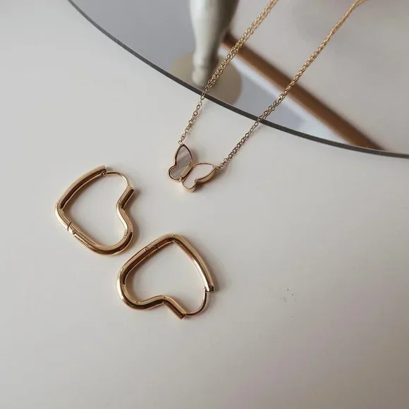 NEW 18K Gold Plated Mother of Pearl Butterfly Necklace - Picture 9 of 10